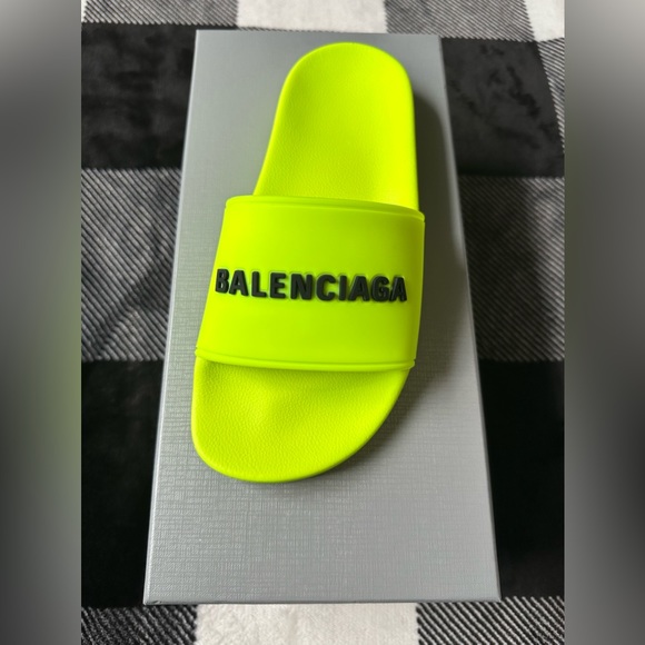 Balenciaga Slide Sandals. - Picture 1 of 5